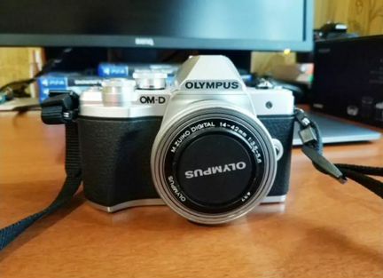 Фотоаппарат Olympus OM-D E-M10 Mark III kit