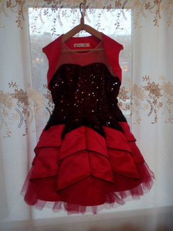 Платье черно-красное. Фирма ladetto, рост 134 см