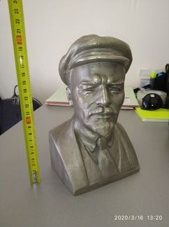 Бюст Ленина в кепке