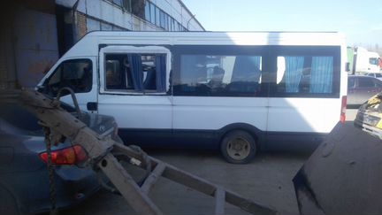 Iveco Daily 3.0 МТ, 2011, битый, 350 000 км