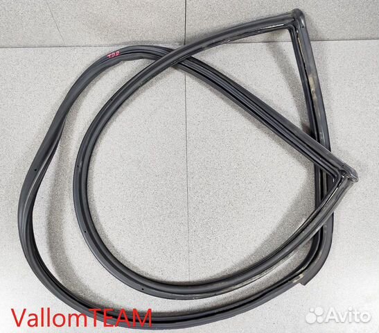 Лот T98 Уплотнитель стекла двери VW Touareg