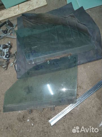 Стекло боковое переднее на фольксваген б3