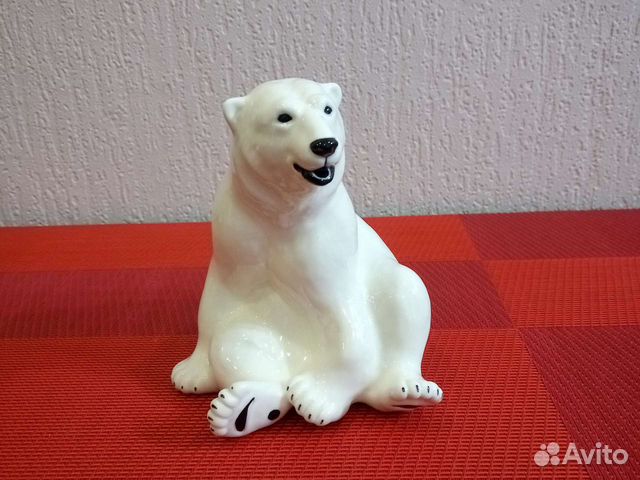 Фарфоровая статуэтка медведь