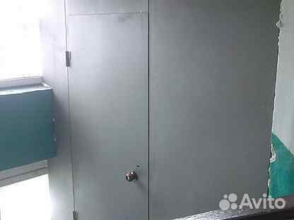 Подъездная стальная кладовка с дверью