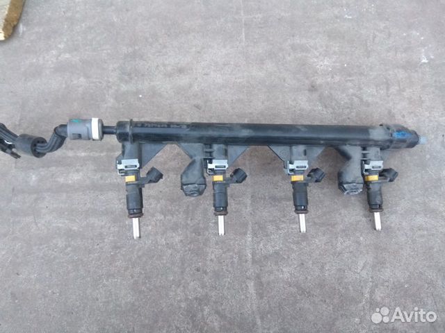 Топливная рампа с форсунками Peugeot 408 EP6