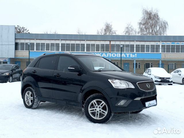 Саньенг воронеж. Машина SSANGYONG черного цвета.