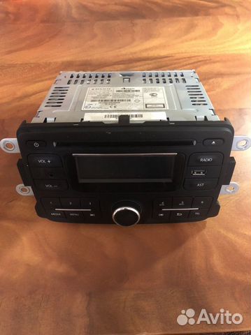 Магнитофон и накладка под него на Renault Duster