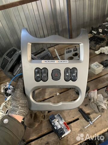 Центральная консоль Renault Logan рестайл, sandero