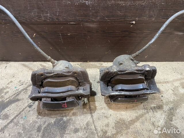 Суппорт передний Mercedes-Benz W204