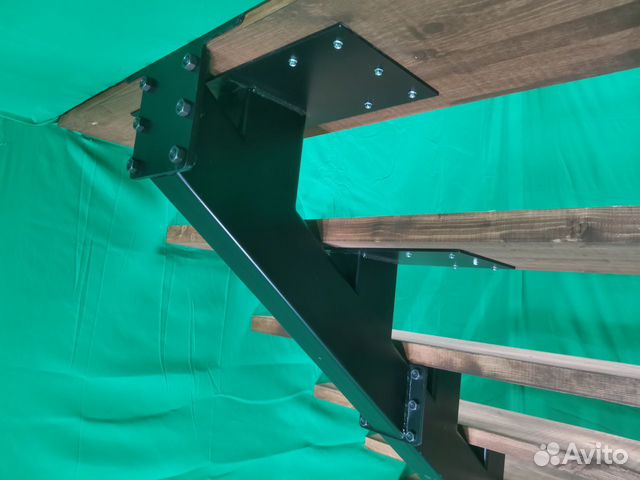 Модульная лестница на металлокаркасе