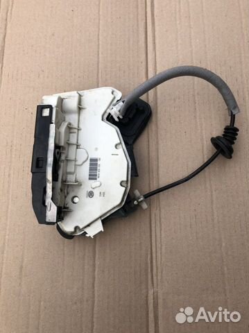 Замок задней правой двери Skoda Rapid