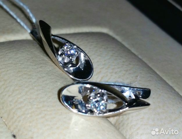 Серьги золотые с 2 бриллиантами (Россия)