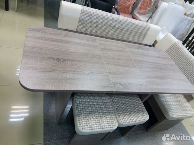 Кухонный уголок новый(стол, 2 табурета, диван) Кухонный уголок новый(стол, 2 табурета, диван)