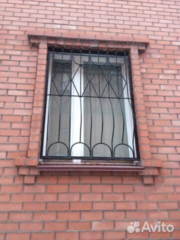 Еврокно деревянное с металлическими решетками