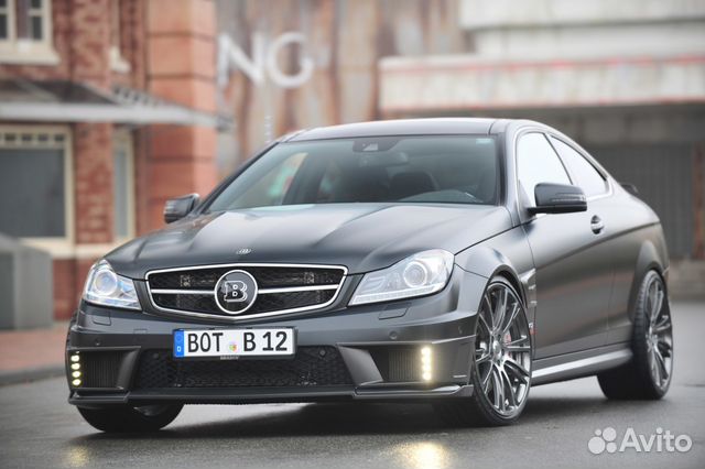 Brabus эмблема в решетку на Mercedes Benz E, GL, C