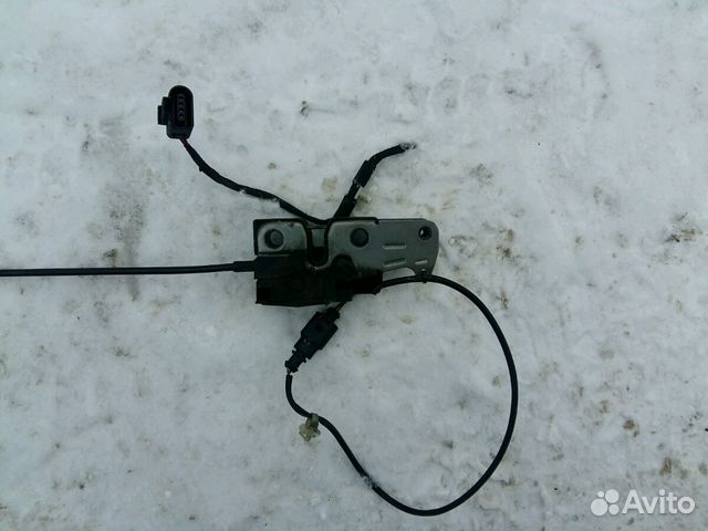 Пассат Б6 замок капота