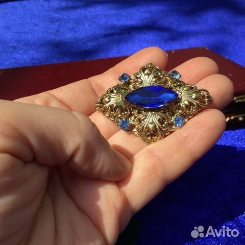 Старая брошь, в идеале. Купила в Лондоне