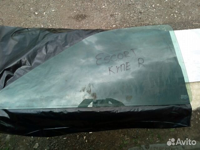 Стекло заднее правое глухое Ford Escort MK-5Coupe