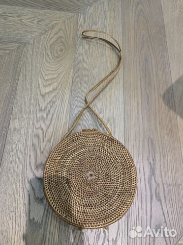 Круглая плетеная сумка