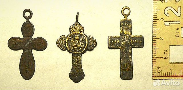 Три старинных латунных крестика