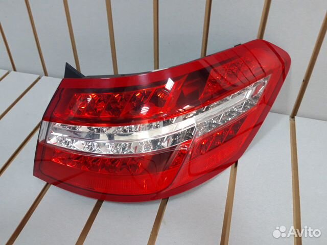 Правый фонарь к крыло Mercedes w212 дорест бу