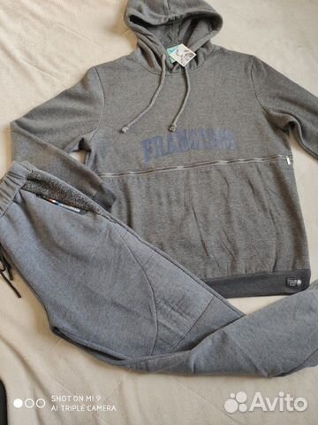 Спортивный утеплённый костюм Спортивный утеплённый костюм