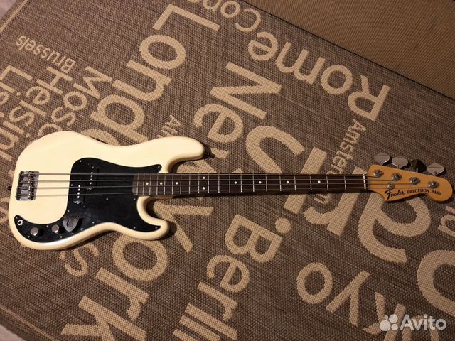 Бас гитара Fender Precision Bass