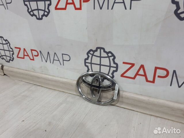 Эмблема на решетку радиатора Toyota Land Cruiser J