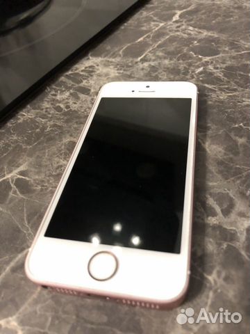 Телефон iPhone SE