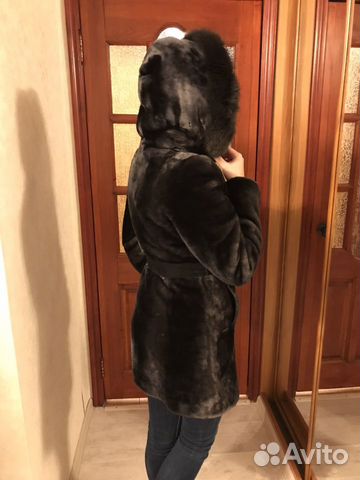 Шуба мутоновая с песцовой отделкой
