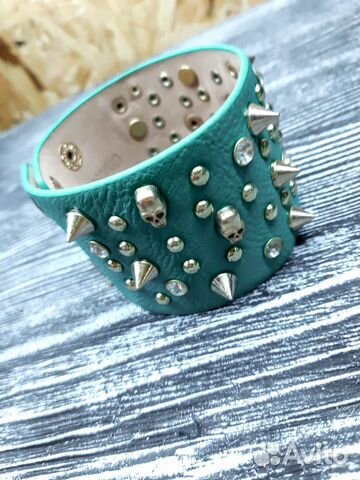 Браслет с шипами, стразами, черепами