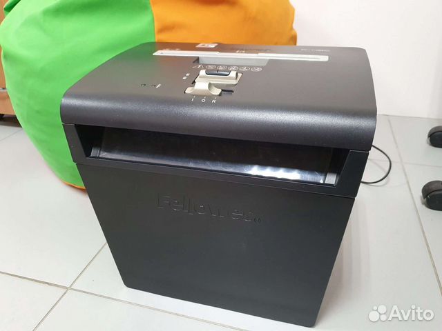 Шредер авито. Шредер Fellowes 700 застряла бумага. Fellowes 8033301. Уничтожитель бумаги. Шредер в Улан-Удэ.