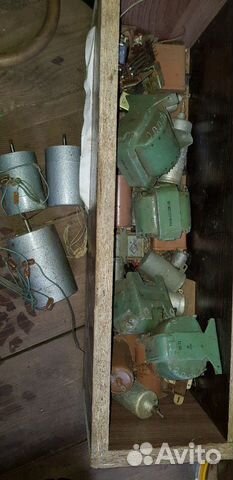 Трансформаторы, конденсаторы, двигатель