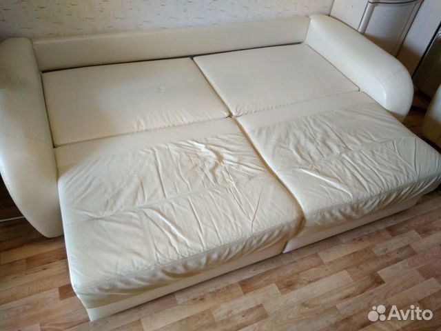 Комплект кожаной мебели. Диван и кресло