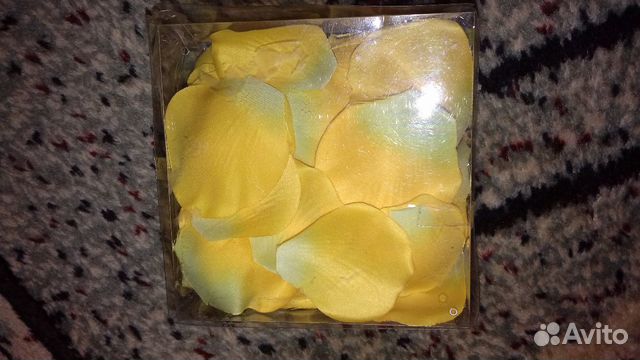 Лепестки роз