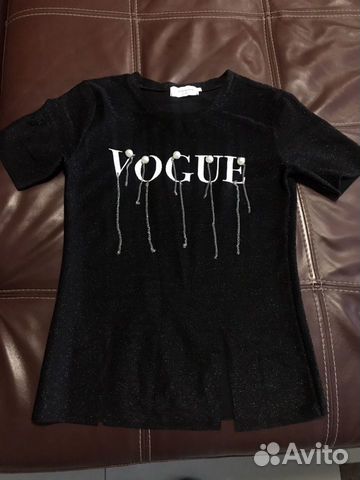 Футболка чёрная Vogue С люрексом новая бусины цепо Футболка чёрная Vogue С люрексом новая бусины цепо