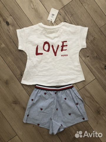 Новый комплект шорты и футболка Tommy Hilfiger, 98 Новый комплект шорты и футболка Tommy Hilfiger, 98