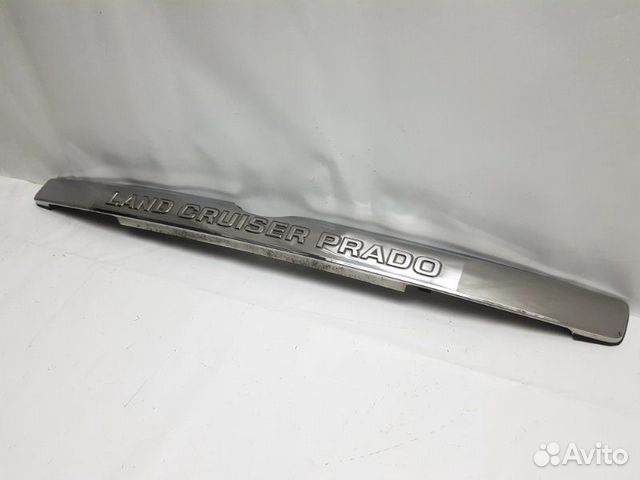 Накладка крышки багажника Toyota Land Cruiser Накладка крышки багажника Toyota Land Cruiser