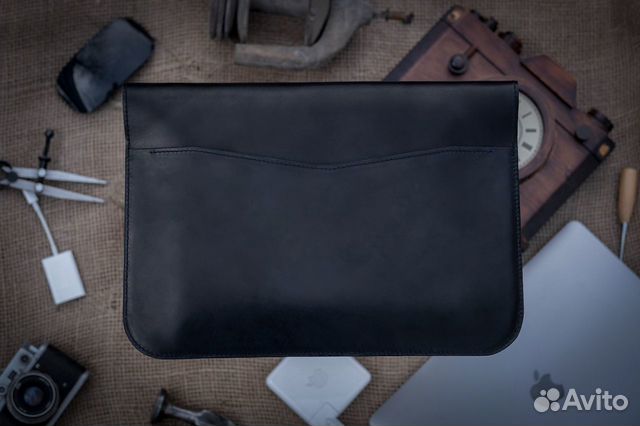 Чехол кожаный для MacBook Черный, с клапаном