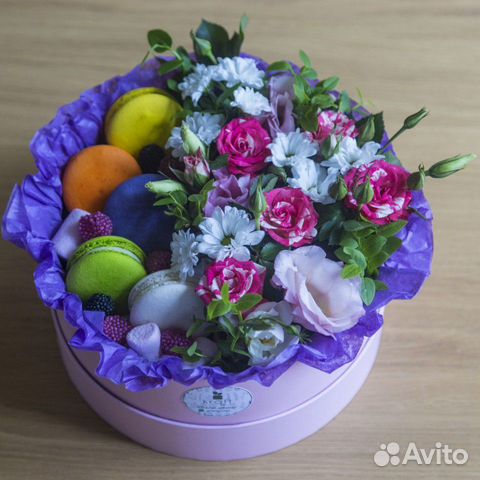 Подарочная композиция в круглой / шляпной коробке Подарочная композиция в круглой / шляпной коробке