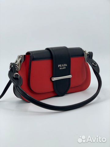 Новая женская сумка мессенджер красная кожа Prada Новая женская сумка мессенджер красная кожа Prada