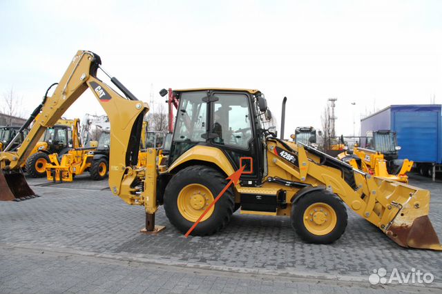 Стекло дверное правое нижнее на Caterpillar 428f2 Стекло дверное правое нижнее на Caterpillar 428f2