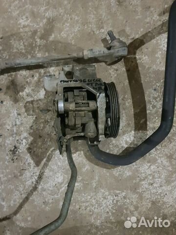 Насос гура Mitsubishi Outlander