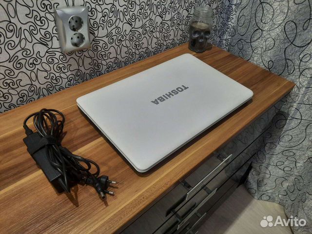 Мегамощный Toshiba 17.3/SSD/8gb озу/Видеокарта/i3