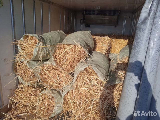 Солома и сено в мешках
