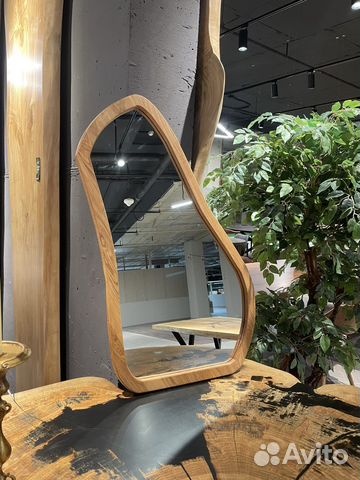 Зеркало настенное в дубовой раме