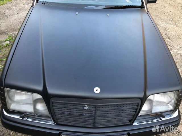 Язычок капота w124