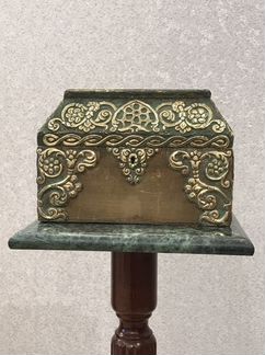 Старинная шкатулка Ларец