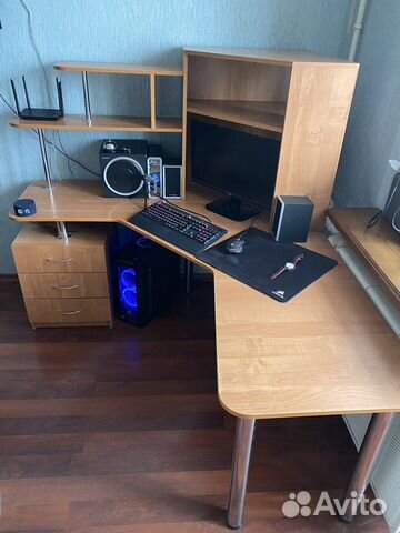 Компьютерный стол угловой