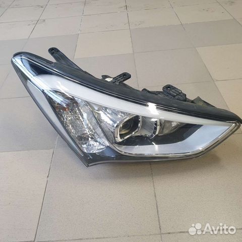 Передняя правая фара на SantaFe DM ксенон